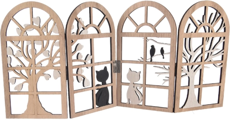 Decoración de madera con forma de ventana beige