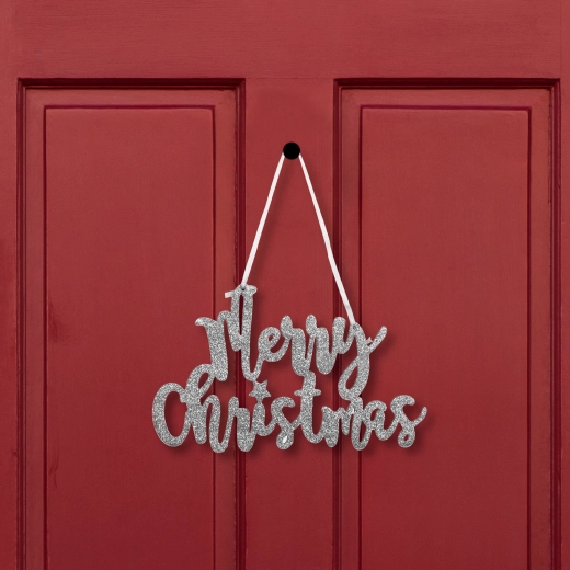 Decoración navideña plateada con el texto Merry Christmas