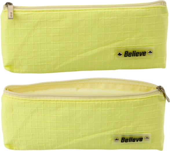 Estuche amarillo con patrón en relieve