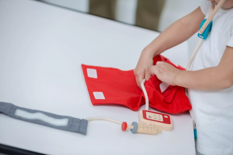 5 instrumentos médicos básicos para pequeños doctores
