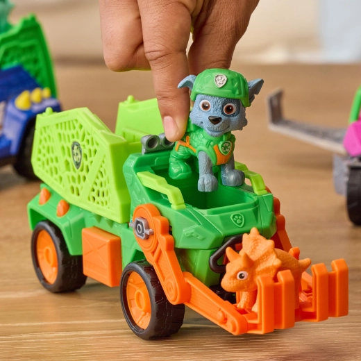 Figura de Rocky y dinosaurio incluidos en el paquete