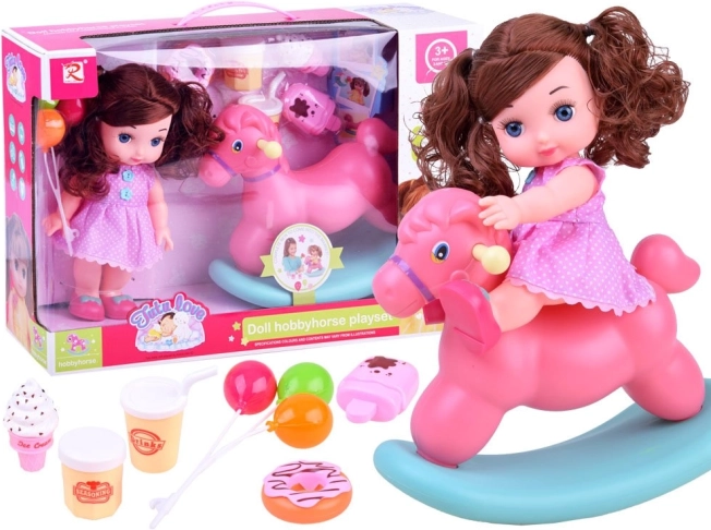 Muñeca con vestido rosa de lunares, con caballo balancín y accesorios
