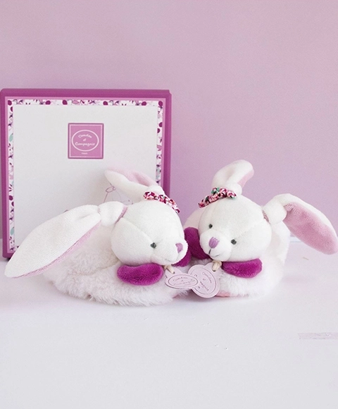 Set de regalo de botitas con sonajeros conejito 6–12 meses