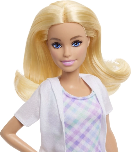 Muñeca Barbie con atuendo de carrera