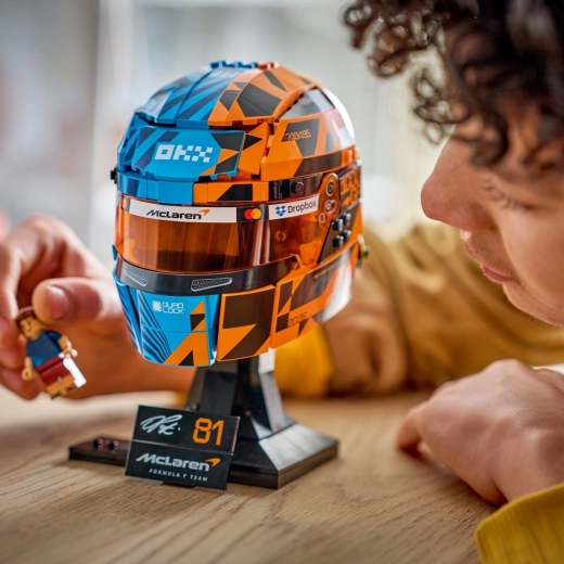 Casco auténtico de McLaren con colores icónicos