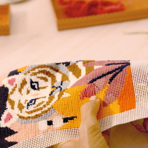 Colores intensos y un motivo de tigre llamativo