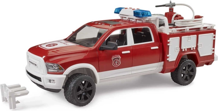 Camión de bomberos Bruder RAM 2500 con cañón de agua, luces y sonido