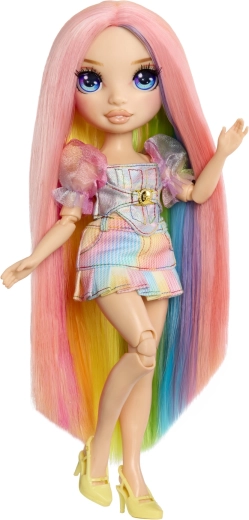 Muñeca articulada con un conjunto moderno