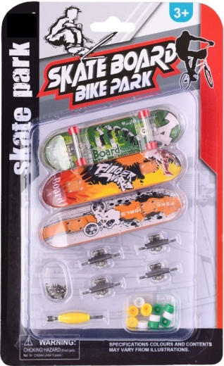 Set skatepark de 3 fingerboards con accesorios