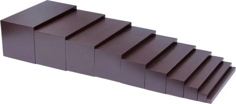 Escalera marrón Montessori Moyo