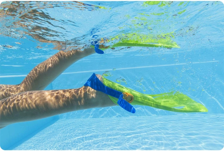 Aletas ajustables para una patada eficiente