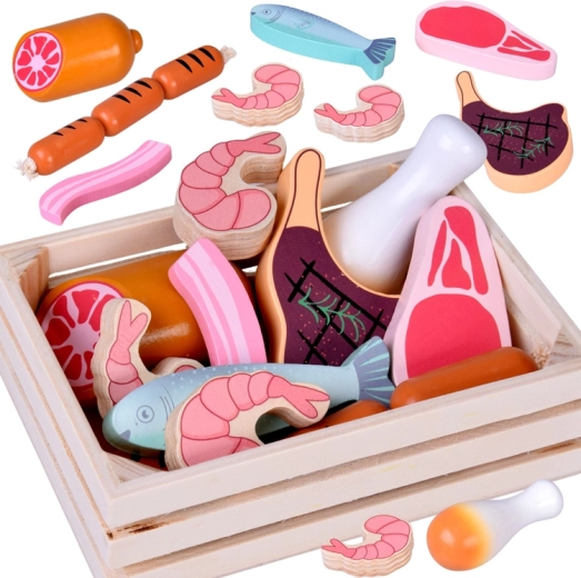 Caja de madera con alimentos cárnicos para niños