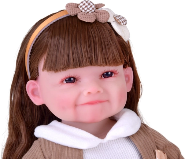 Aspecto realista y sonrisa adorable