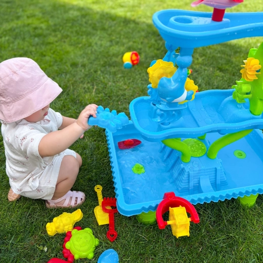 Juego con agua y arena