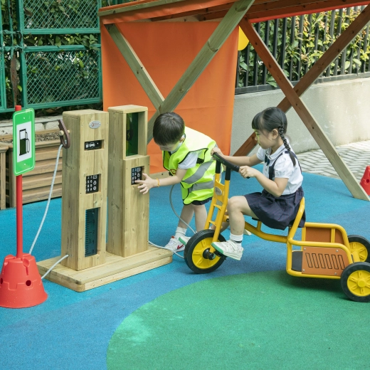 Estructura de madera resistente para jugar al aire libre