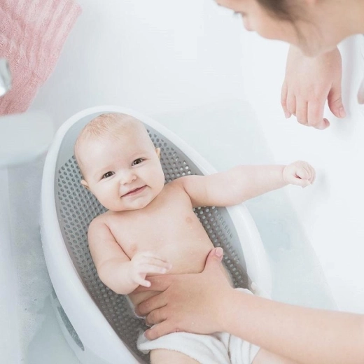 Apoyo ergonómico para el baño desde el nacimiento