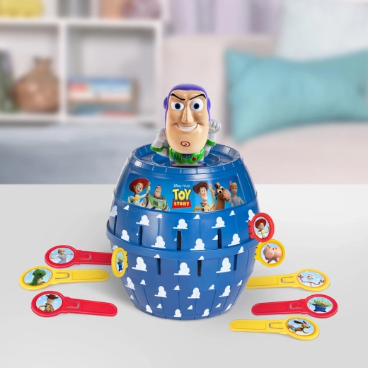 Diseño Toy Story y espadas con personajes
