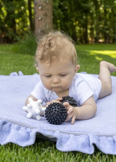 Diseño en alto contraste blanco‑negro para el desarrollo de la vista