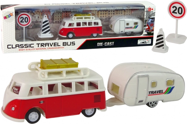 Autobús con caravana roja