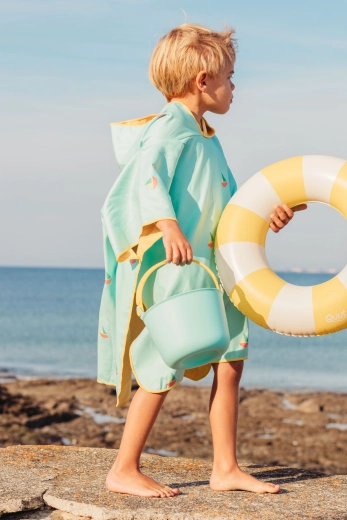 Poncho infantil de playa Quut con capucha Banana Blue