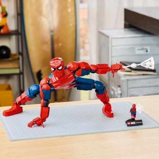 Spider-Man totalmente articulado de 36 cm de altura