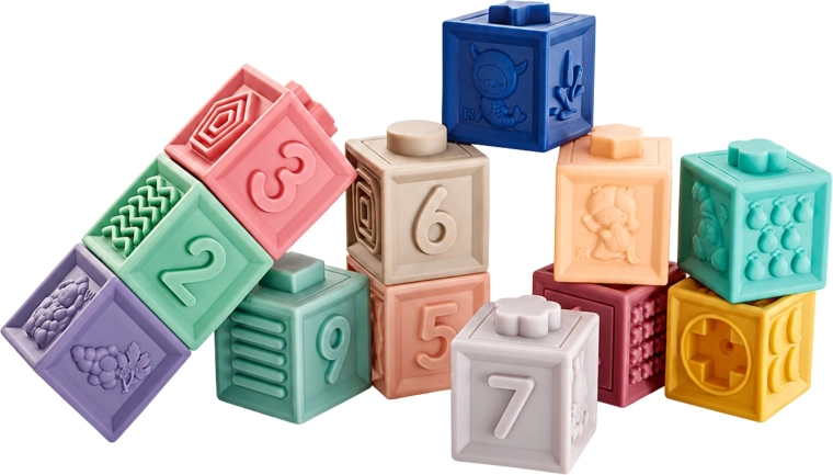 Cubos en relieve con números y motivos