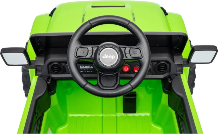 Habitáculo detallado con volante Jeep