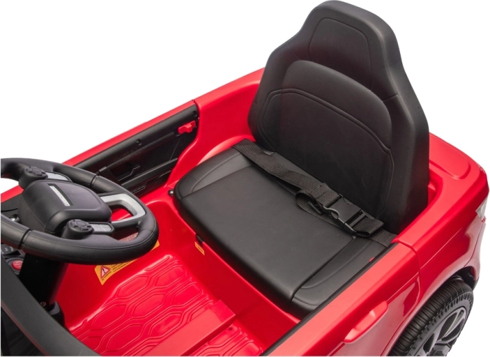 Asiento seguro con cinturón y puesto de conducción intuitivo
