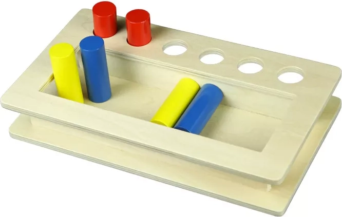 Encajable de madera con cilindros para los orificios