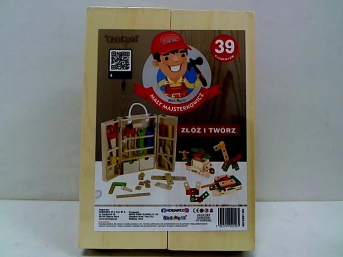 Herramientas de madera en una caja