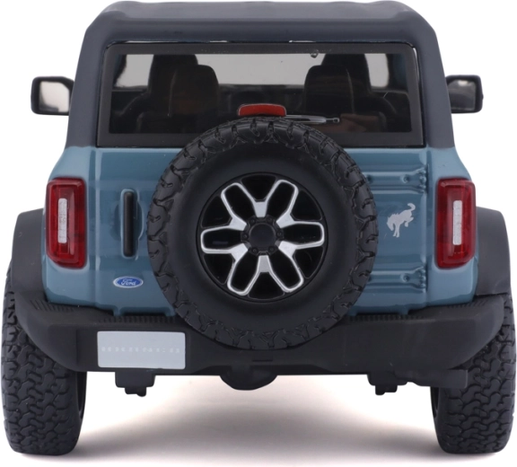 Estilo off-road del Ford Bronco con rueda de repuesto