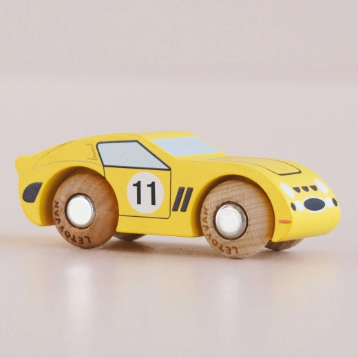 Le Toy Van cochecito de carreras de madera Luca amarillo