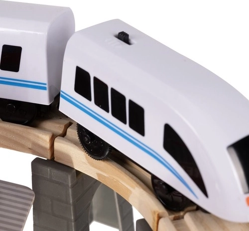 Tren a pilas y potentes imanes