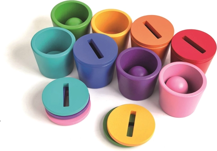 Vasitos con ranuras para insertar monedas