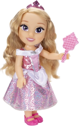 Look real de princesa con tiara y vestido brillante