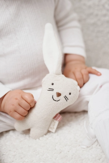 Sonajero cosido para estimulación sonora