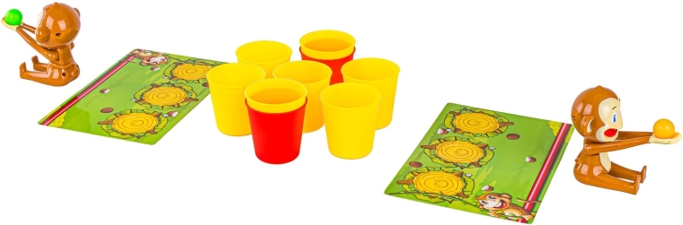 Construcción de la pirámide y “robo” de vasitos a los rivales
