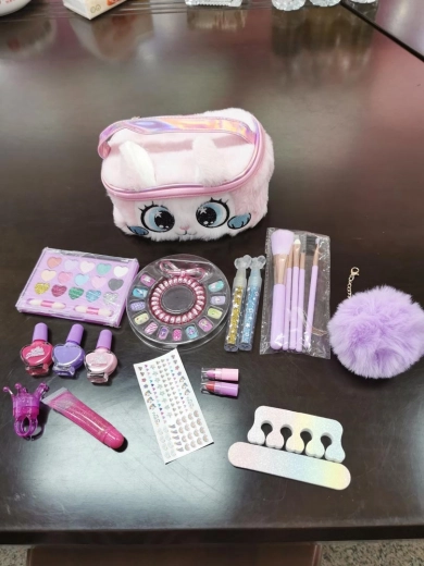 Mega set de pequeña estilista en bolso de peluche con gatito
