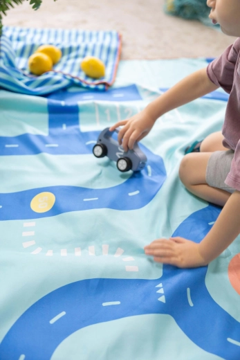 Quut toalla infantil y alfombra de juego 2 en 1 carretera, L (180 × 100 cm)