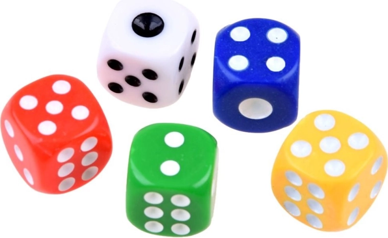 Cinco dados de colores