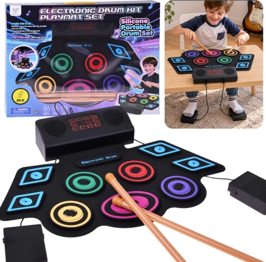 Batería electrónica infantil sobre alfombrilla con pedales