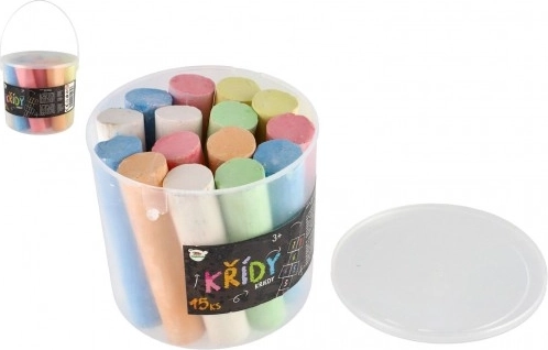 Tizas de acera de colores en cubo