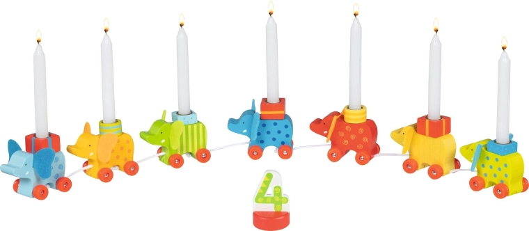 Tren de cumpleaños como elegante decoración de mesa