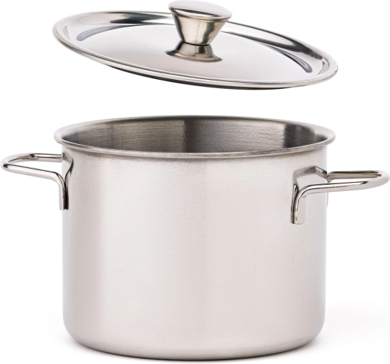 Mini utensilios de cocina de metal para un juego realista