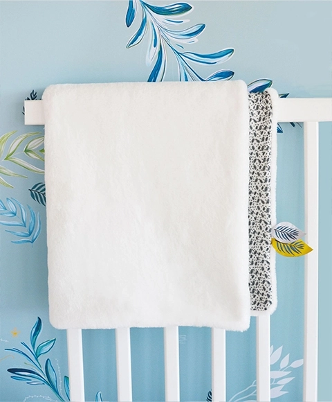 Manta polar infantil con koala Yoca 70 × 100 cm