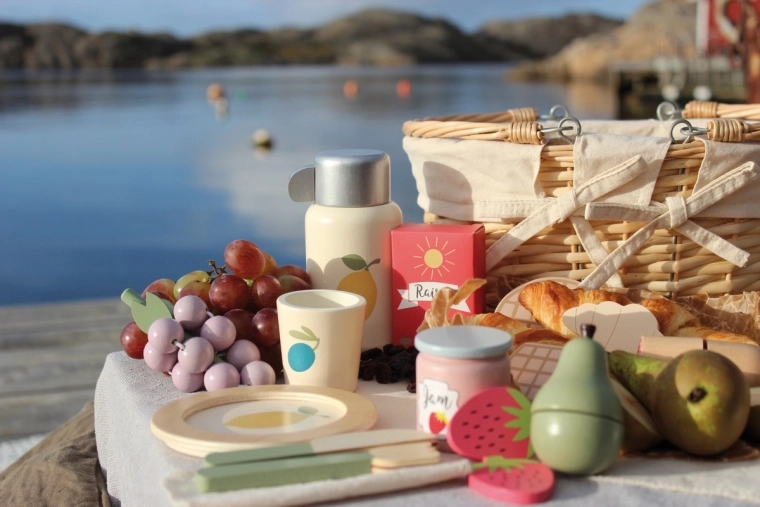 Cesta de picnic y manta para jugar en casa y al aire libre