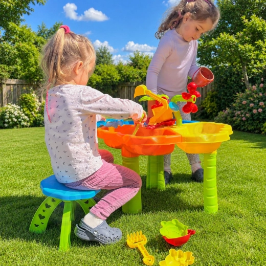 Juego con agua y arena