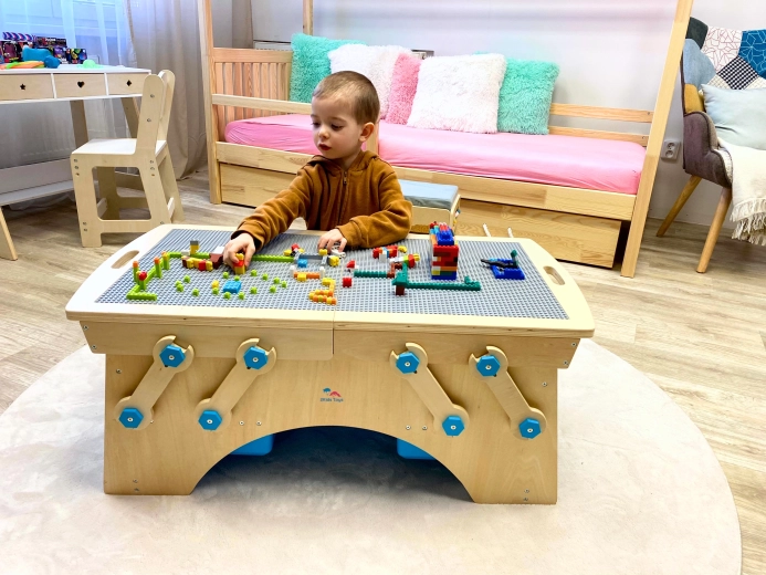 Mesa segura para pequeños constructores