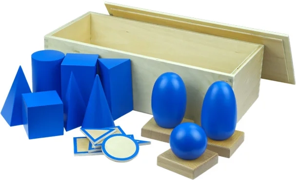 Cuerpos geométricos Montessori Moyo con bases y caja