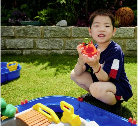Manivela para crear corrientes y dirigir el flujo del agua